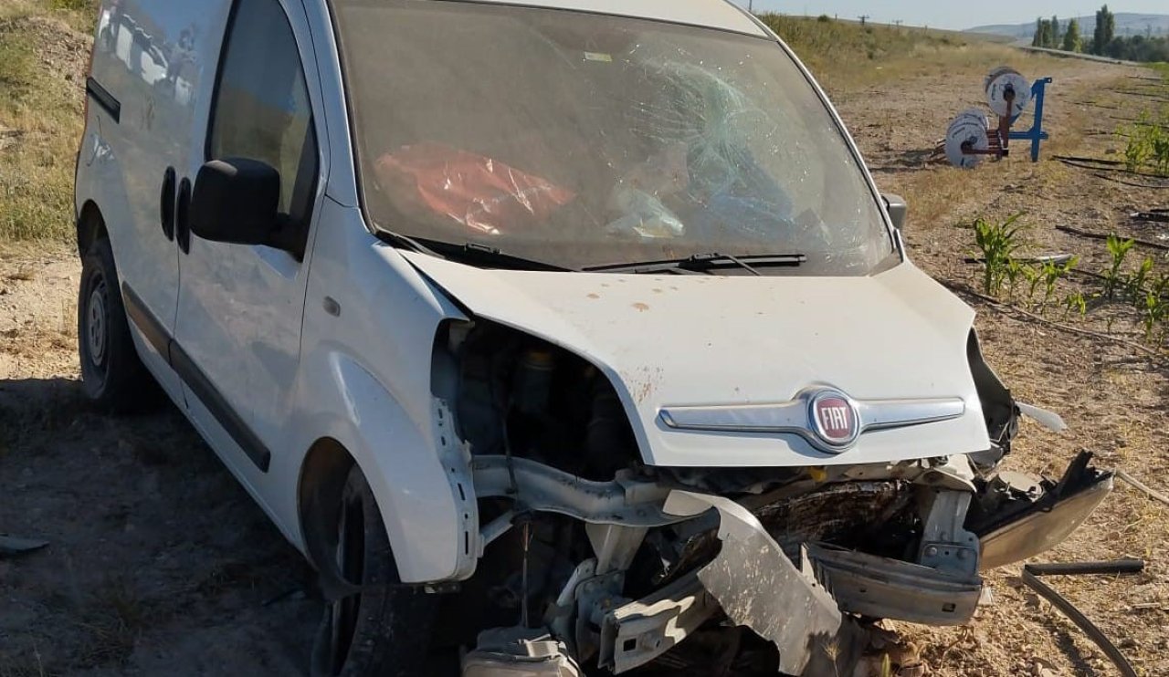 Karaman'da hafif ticari araç devrildi! Sürücüsü hayatını kaybetti...